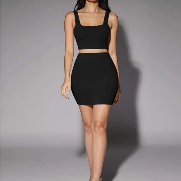 Black Square Neck Crop Top - Picture 5 of 5